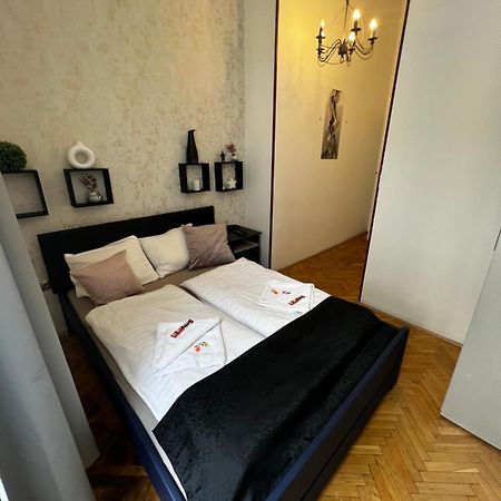 Spring Roses Downtown Boutique Hotel Budapest Bagian luar foto