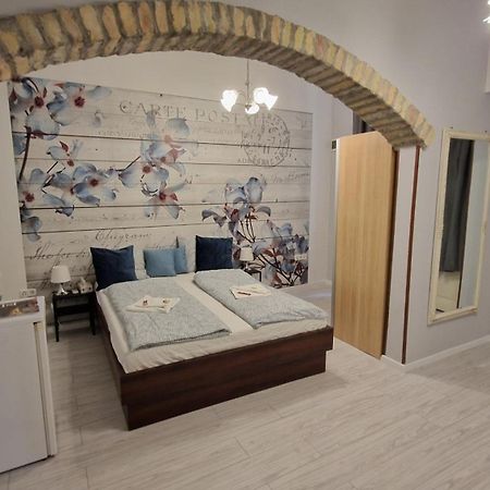 Spring Roses Downtown Boutique Hotel Budapest Bagian luar foto