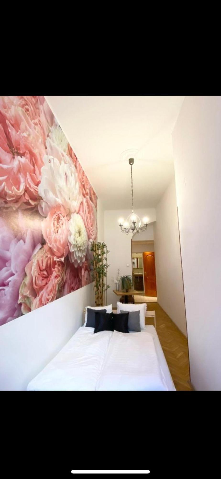 Spring Roses Downtown Boutique Hotel Budapest Bagian luar foto