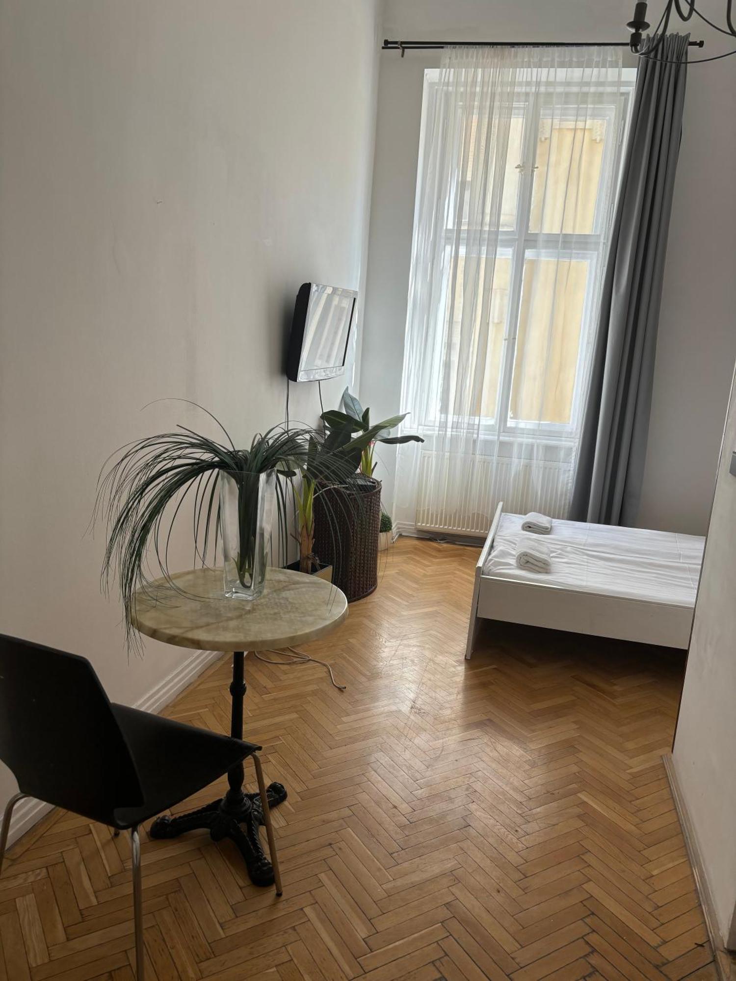 Spring Roses Downtown Boutique Hotel Budapest Bagian luar foto