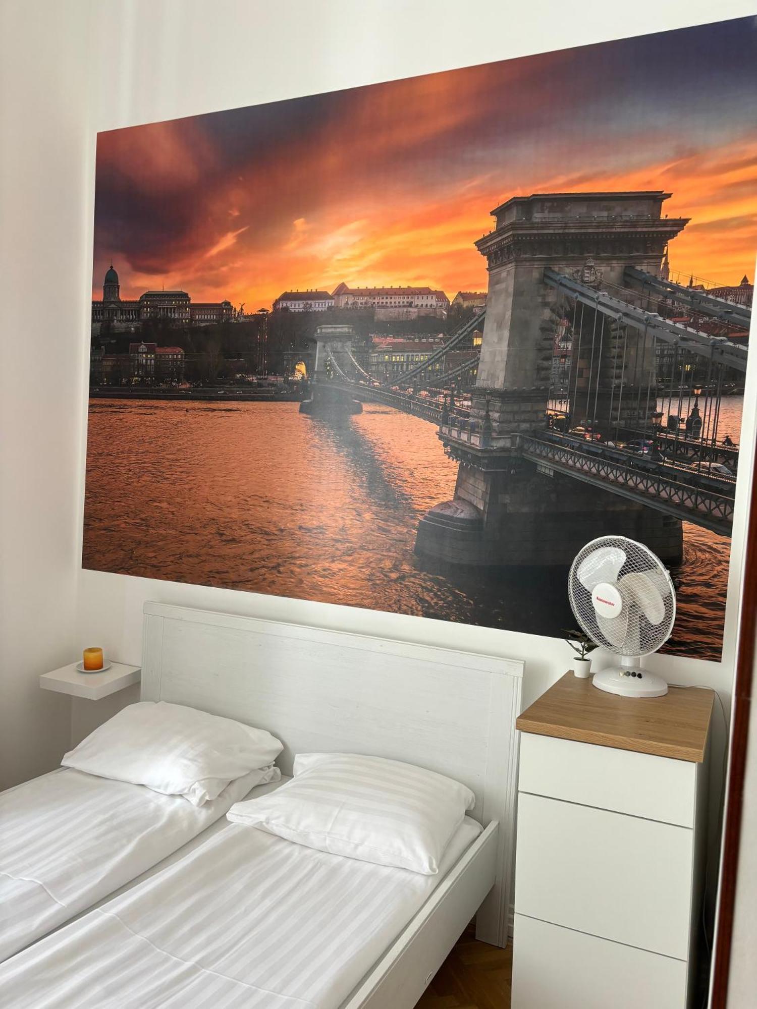 Spring Roses Downtown Boutique Hotel Budapest Bagian luar foto