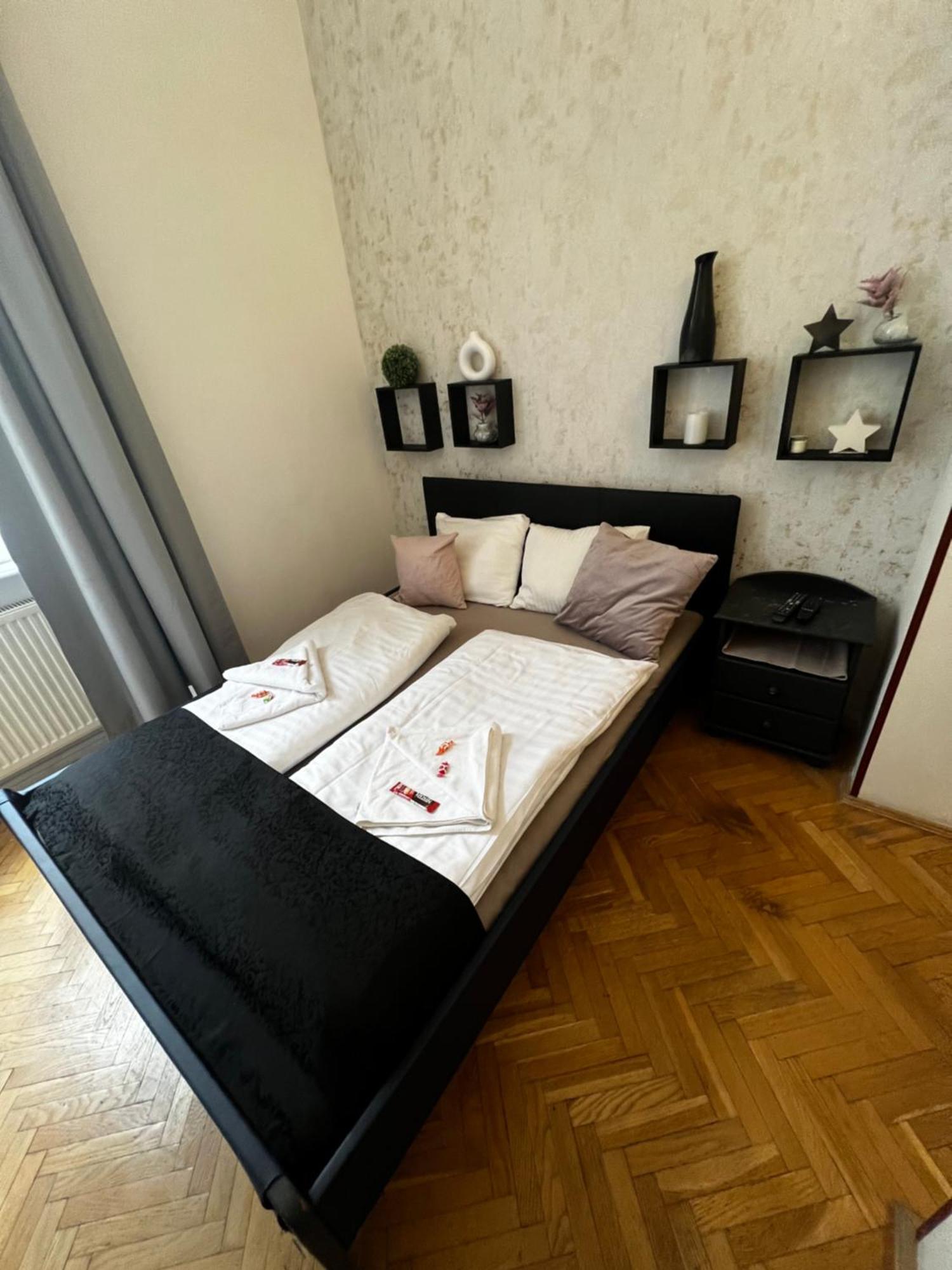 Spring Roses Downtown Boutique Hotel Budapest Bagian luar foto