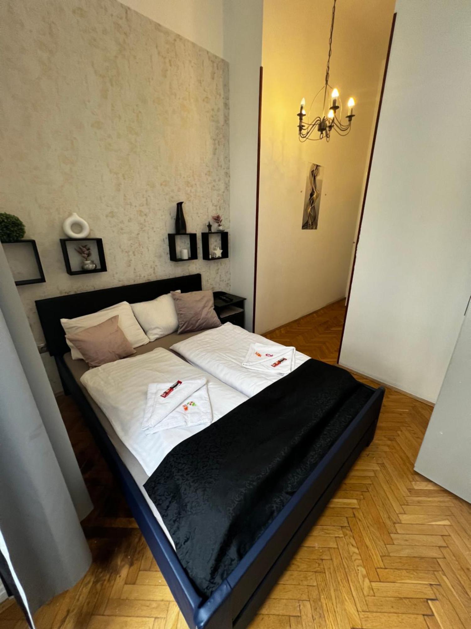 Spring Roses Downtown Boutique Hotel Budapest Bagian luar foto
