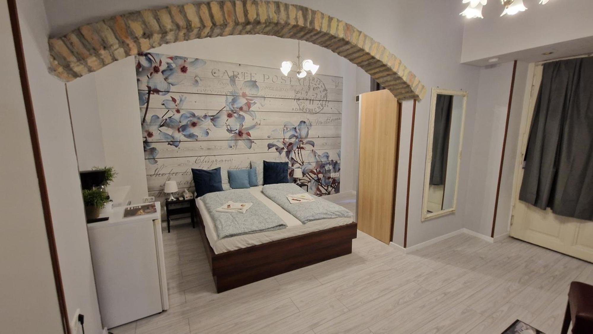 Spring Roses Downtown Boutique Hotel Budapest Bagian luar foto